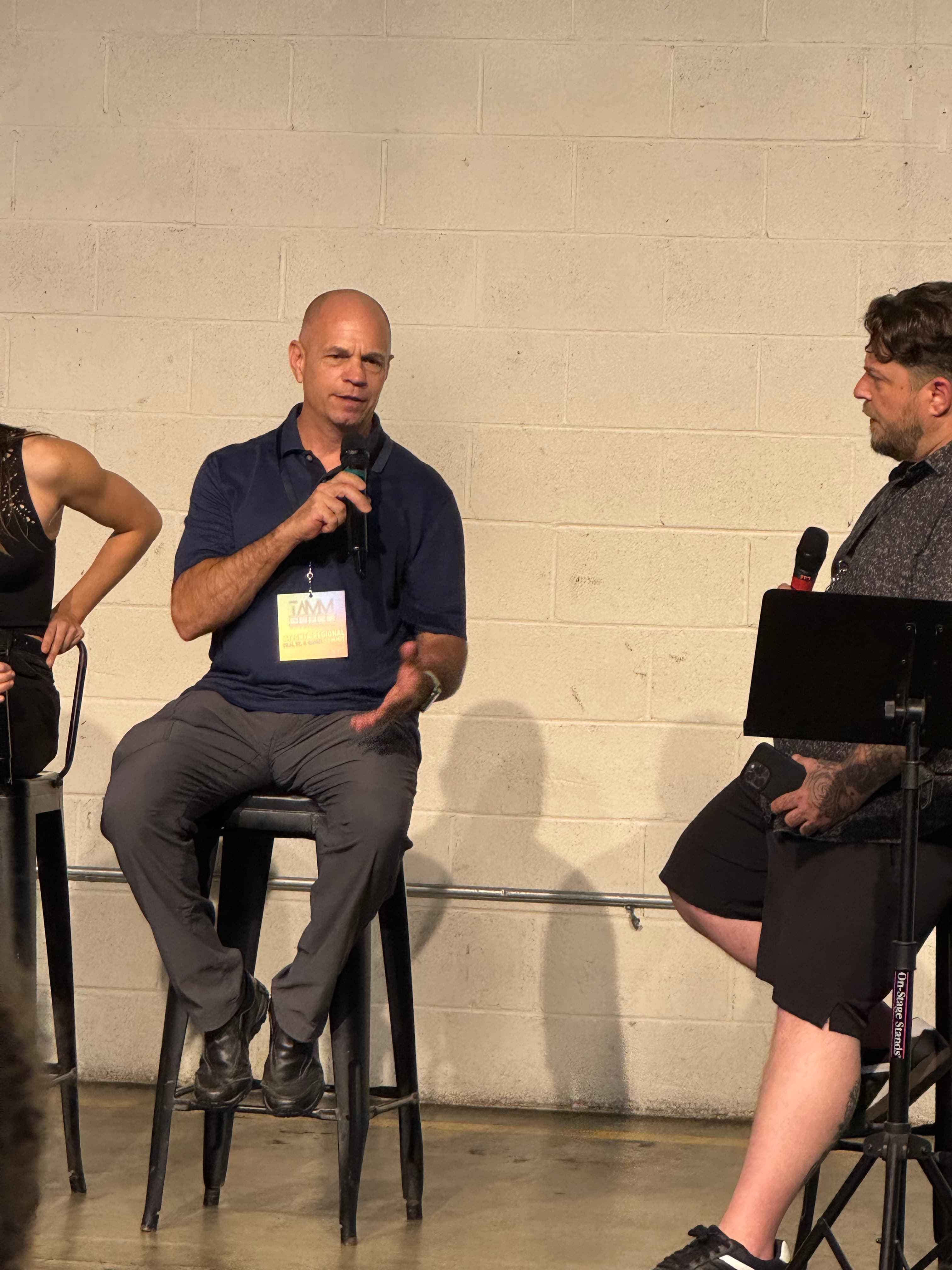 Marque Ohmes - Background 3